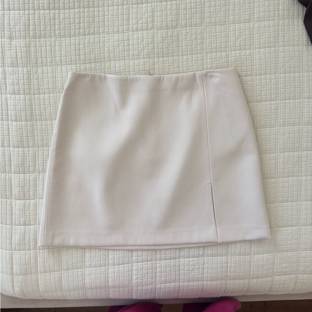 Elegant White Mini Skirt